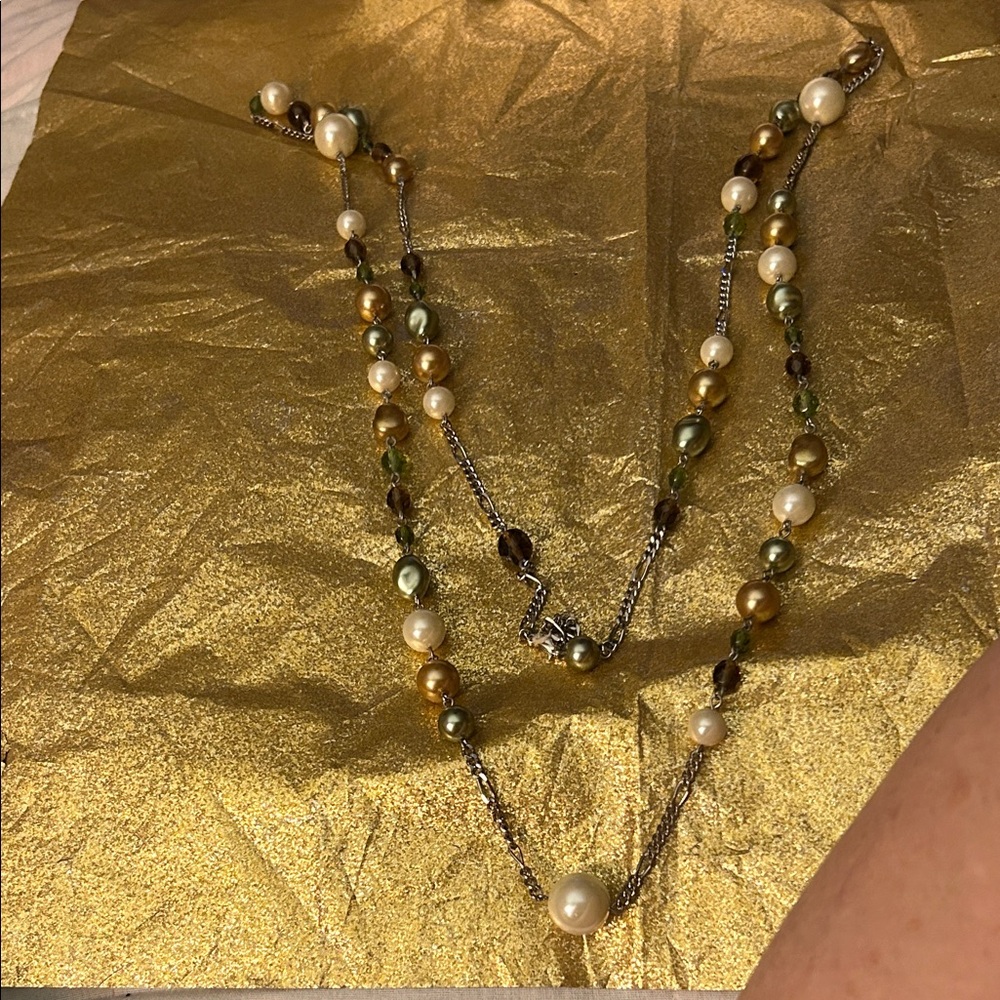 Elegant Pearl and Bead Necklace
